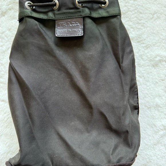 100% authentic Prada nylon bucket bag. Please note of the discoloration. - Picture 4 of 6